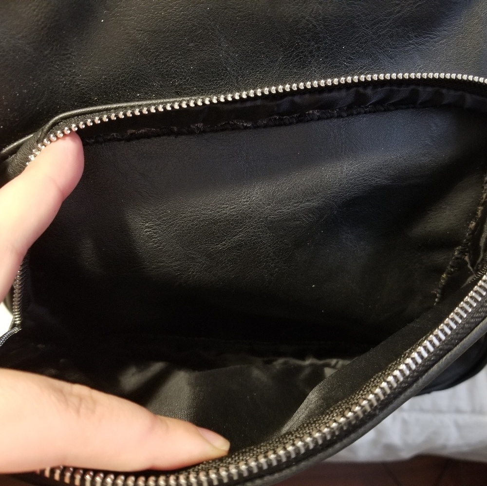 Black backpack - Picture 5 of 6